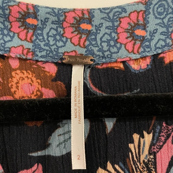 Free People floral long sleeve top- size 2 - Picture 4 of 5